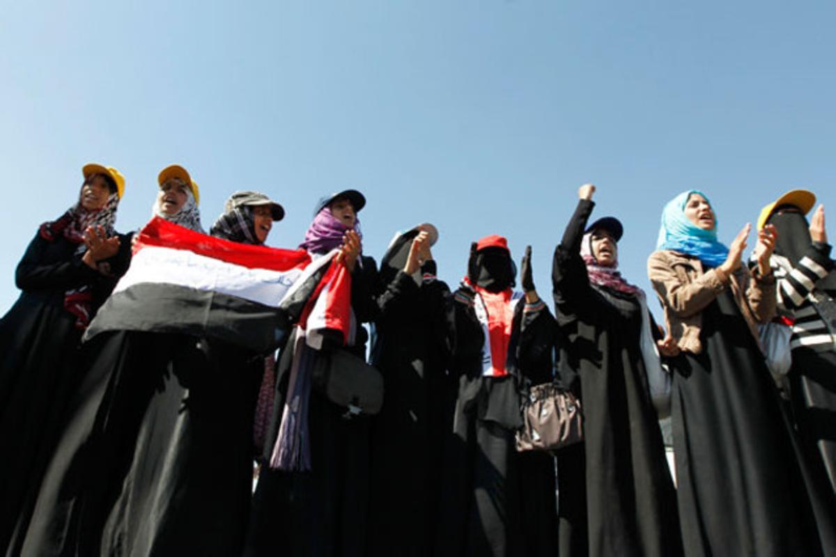 Manifestants criden consignes en contra del govern d’Ali Abdul·là Salih a Sanà (Iemen).