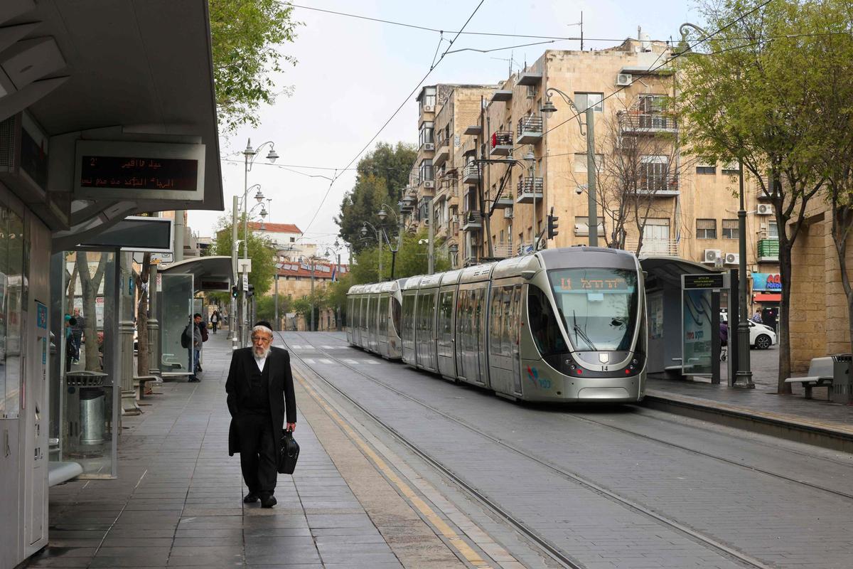 El tranvía de la ciudad, con el funcionamiento habitual.