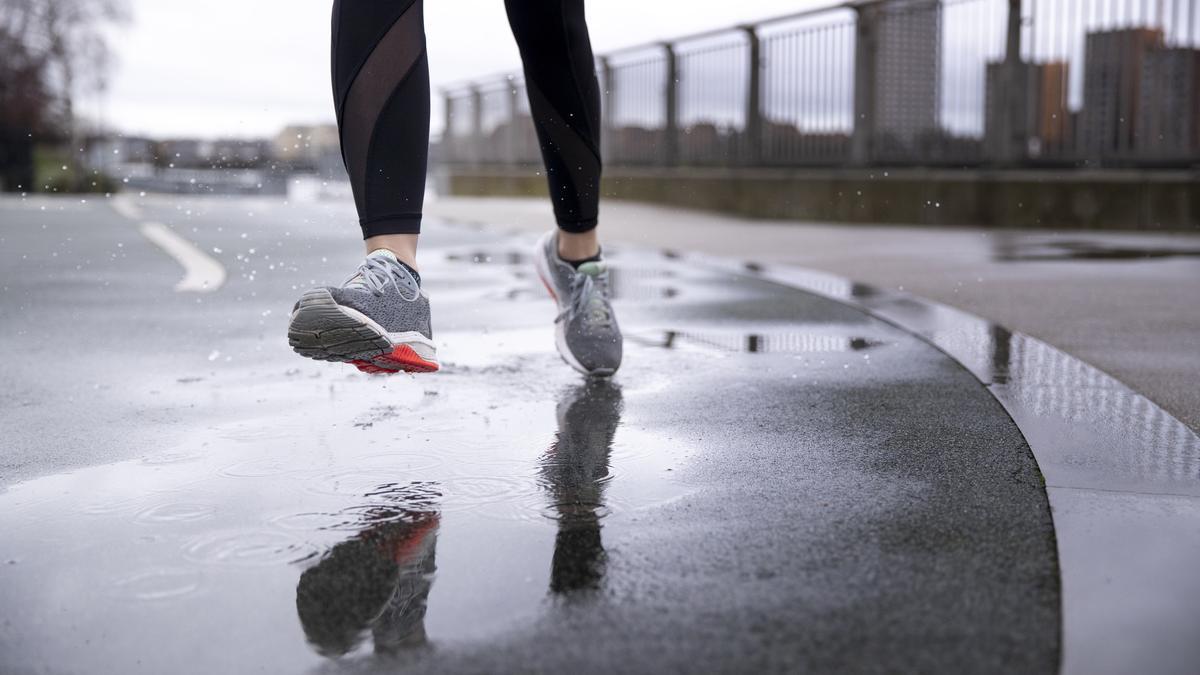 Las mejores zapatillas impermeables de este 2022 para correr en la lluvia