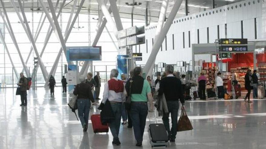 Interior del aeropuerto de Santiago.