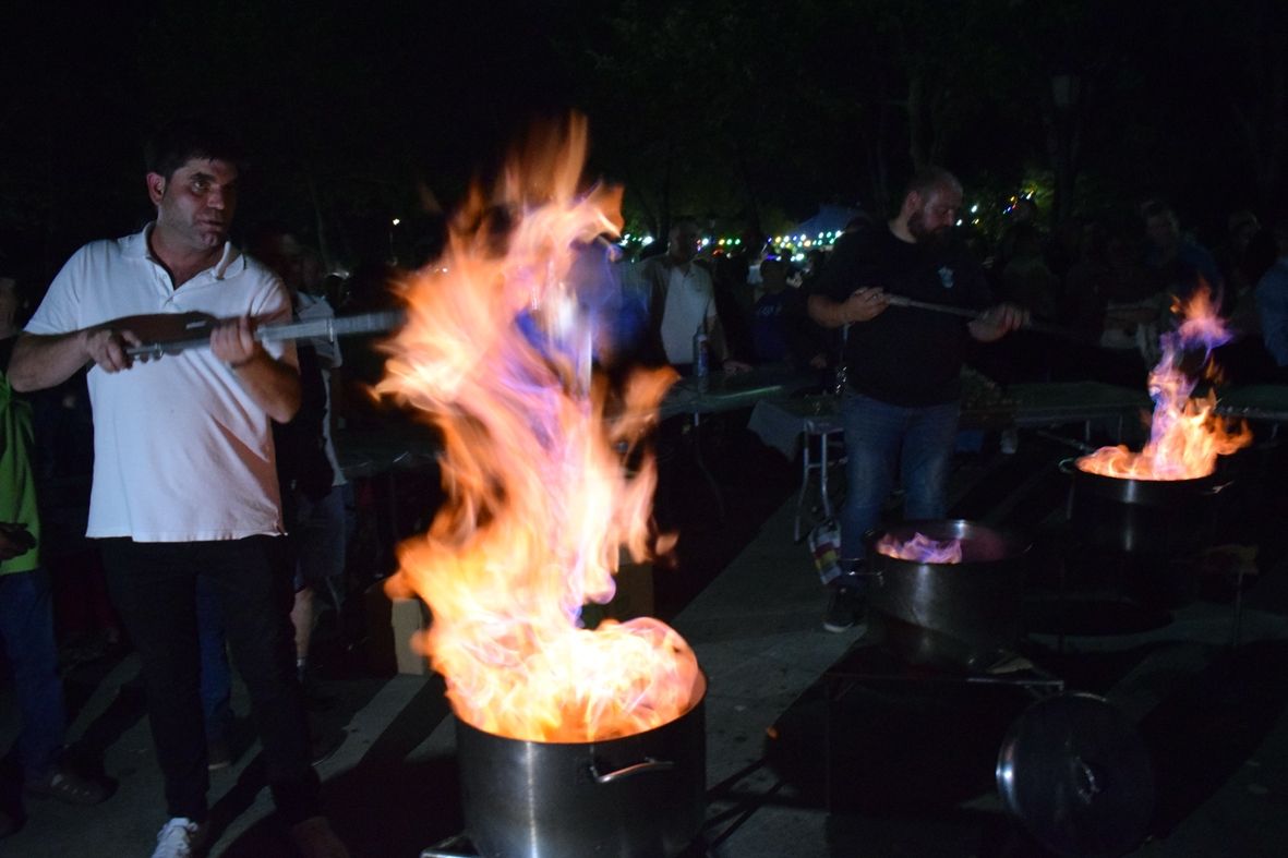 Un momento de la celebración de la fiesta de la caña y la anguila celebrada en Valga.