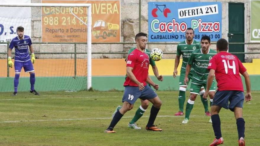 Un lance del derbi de Preferente entre el Arenteiro y el Monterrei. // Iñaki Osorio