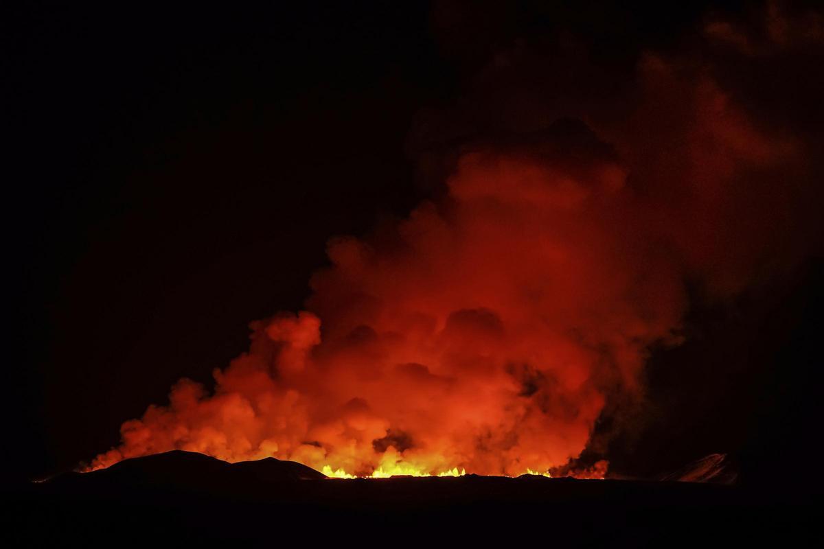 Una erupción volcánica irrumpe al oeste de Islandia