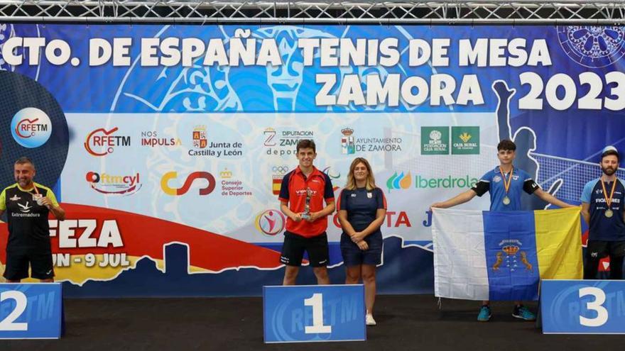 Tennis taula Buixó, del Tramuntana, es penja tres bronzes estatals