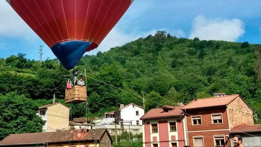 Villoria disfrutó de una paellada y el ecomuseo organizó ascensiones en globo