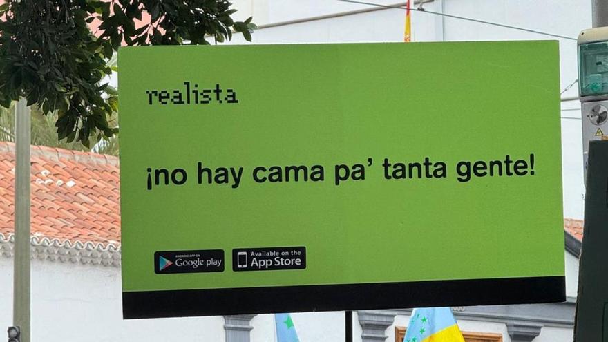 &quot;Canarias no se vende, se ama y se disfruta&quot;: las pancartas de la manifestación del 20-A en Tenerife