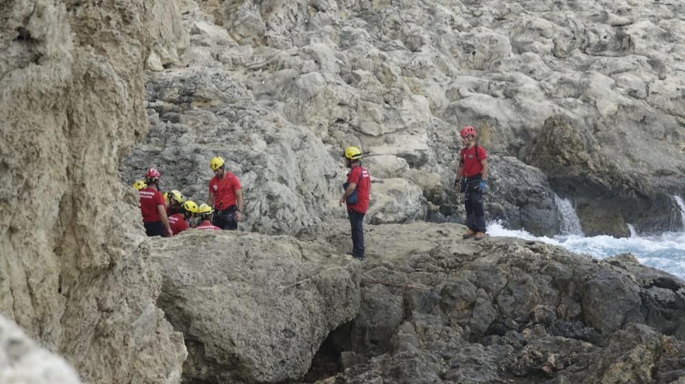 Un turista muere al caer por un acantilado tras ceder una barandilla en Calvià