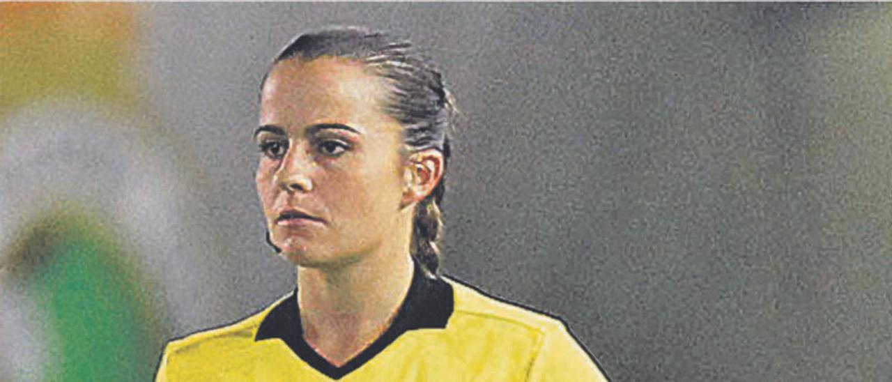 Eliana Fernández, durante un partido de Segunda División. | E. F.