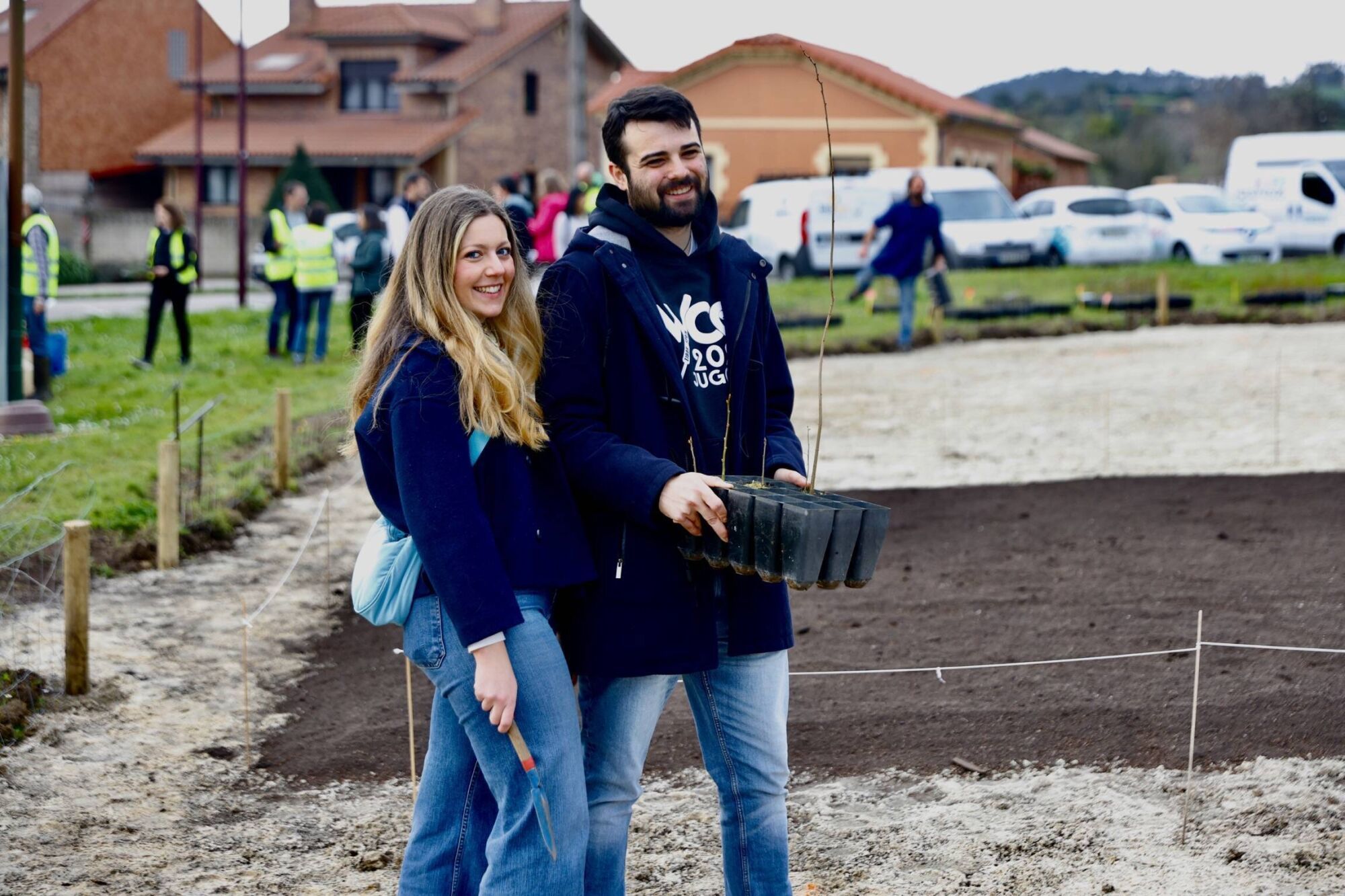 EN IMÁGENES: Un nuevo minibosque en El Lauredal levantada con la ayuda vecinal