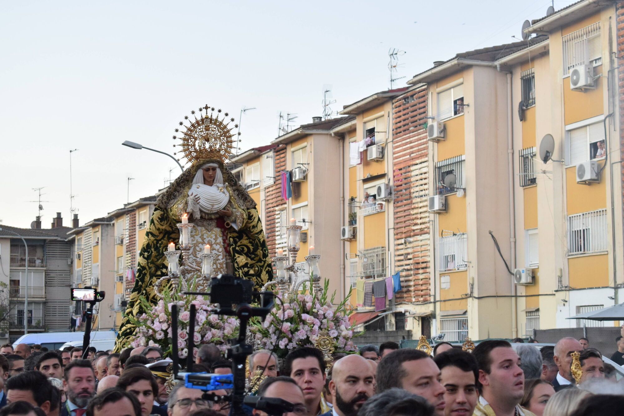 Traslado de la Esperanza de Triana desde el Polígono Sur a Triana