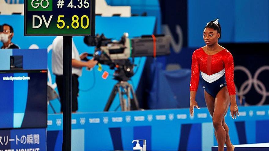 Simone Biles torna als Jocs amb la final de barra en equilibri