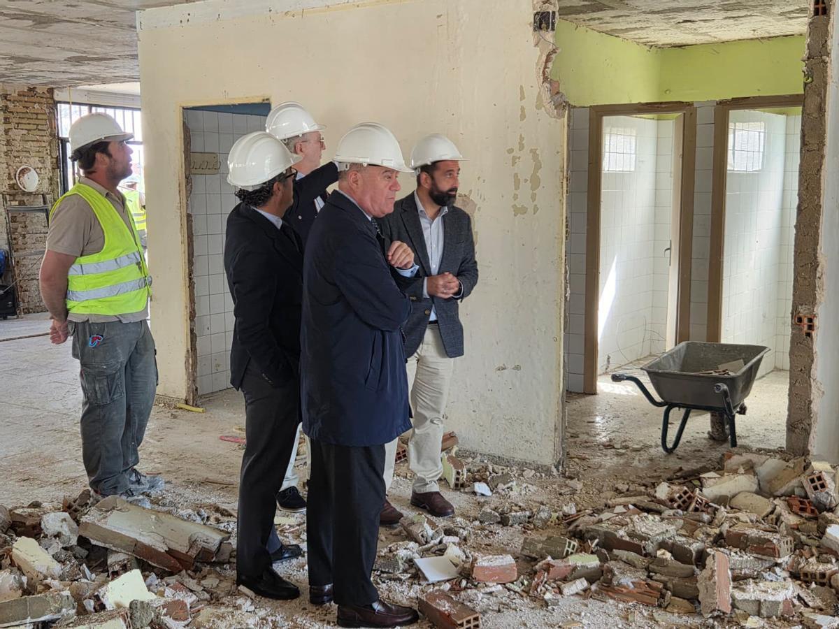 Visita a las obras de representantes municipales y autonómicos en el CEP de Antequera