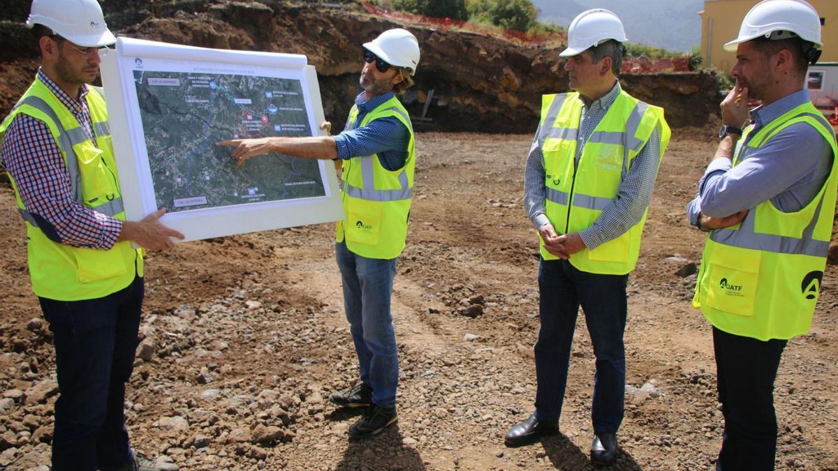 Councilor Rodríguez Medina (4th right) visited the work together with the mayor of La Matanza, Ignacio Rodríguez (3rd right).