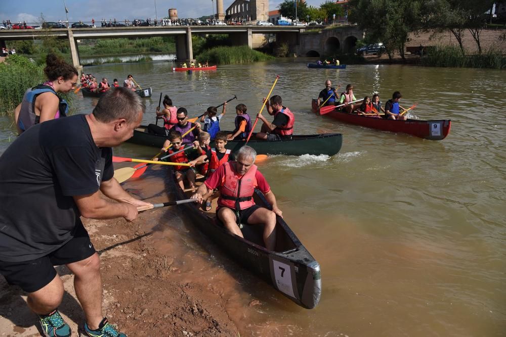 Més de 170 persones participen en la sisena Competició de Canoes al riu de Sallent