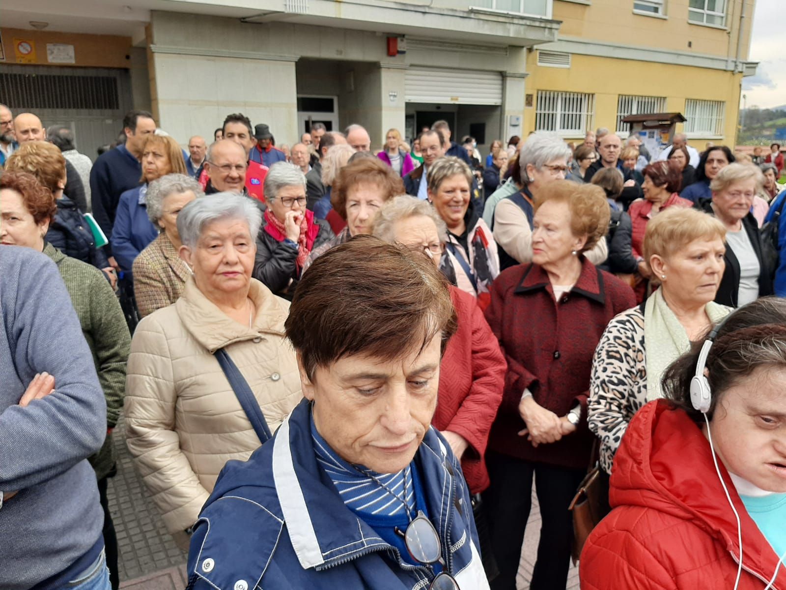 El Berrón se echa a la calle para reclamar más médicos