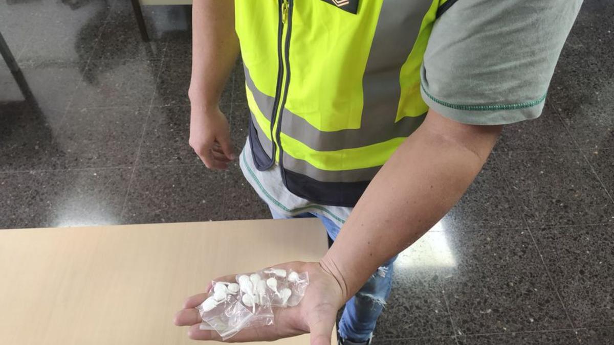 Sucesos en Mallorca | Sorprenden a un traficante en bicicleta en Palma  cuando hacía un pase de droga