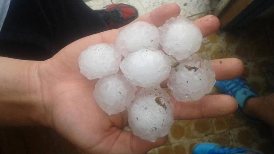 Una tromba de agua y granizo satura Zaragoza en 10 minutos