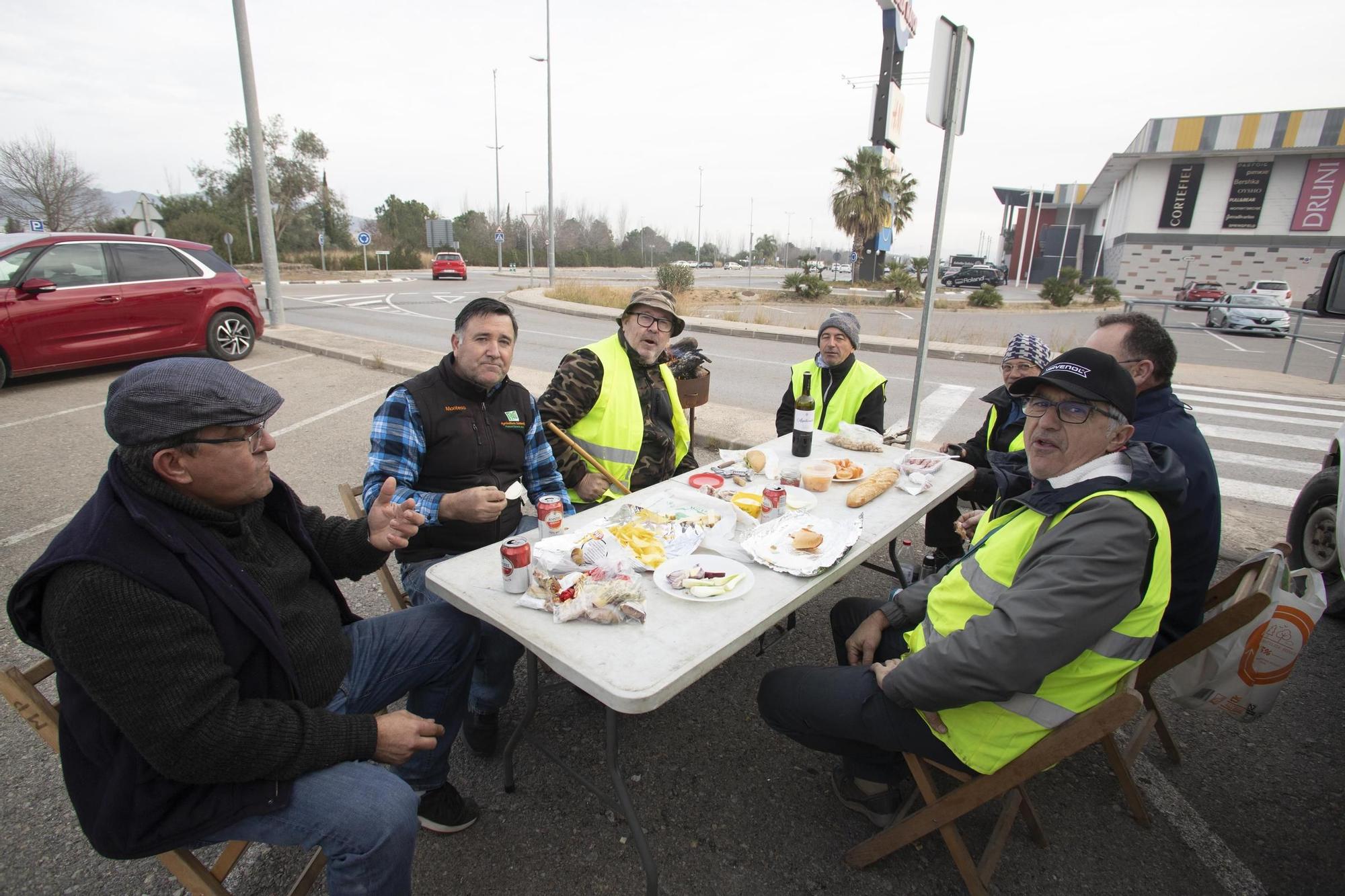 Tractorada por la crisis del campo en Xàtiva