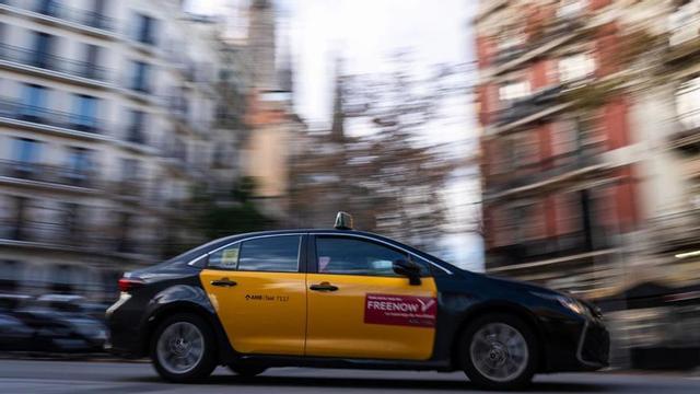 Un taxista de Free Now a Barcelona. | ZOWY VOETEN