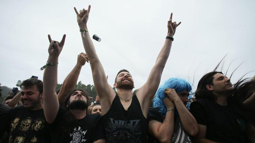Una estrella mundial del metal viaja del Resurrection Fest a A Coruña para bañarse en la playa