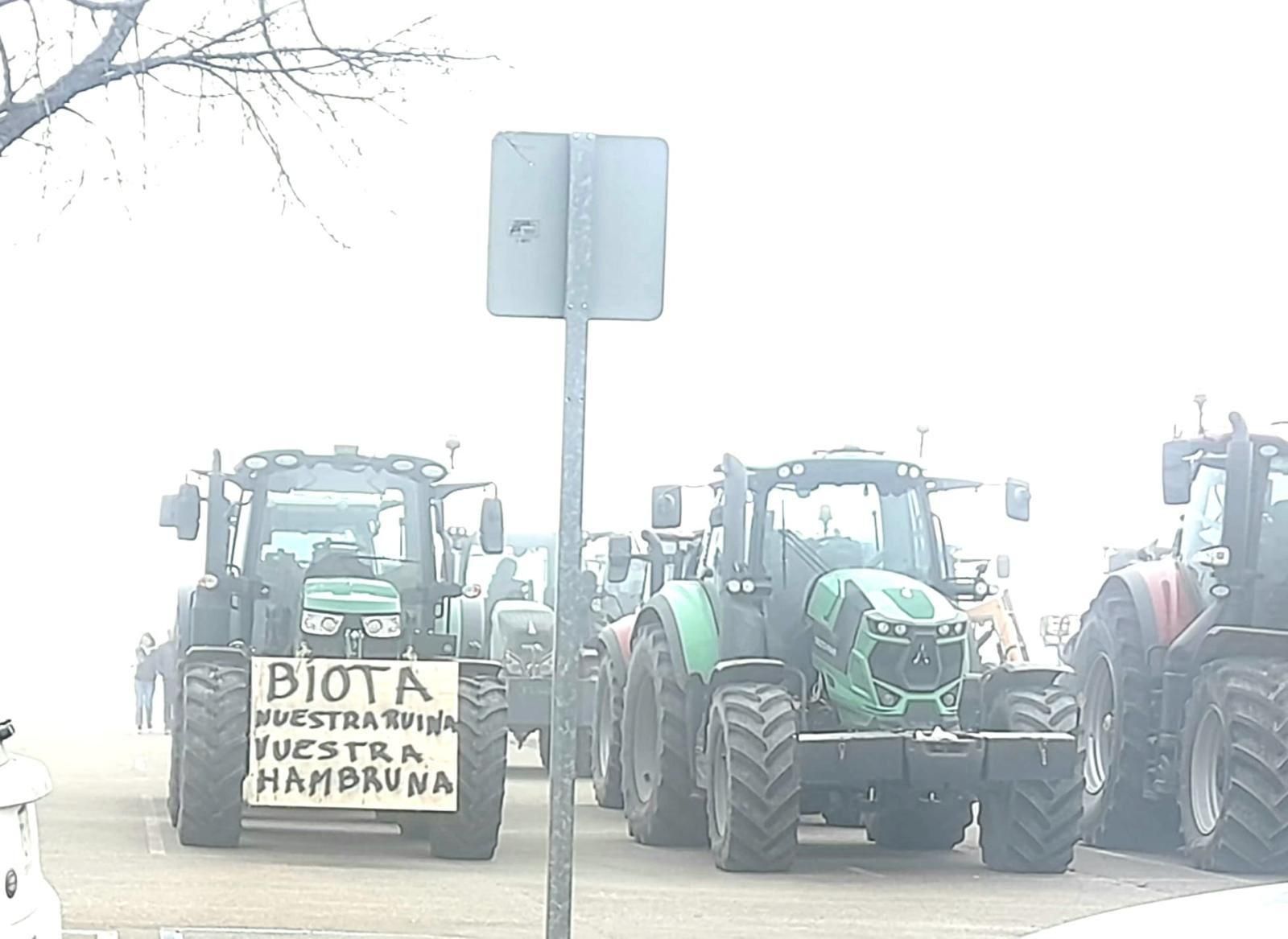 EN IMÁGENES | Tractorada en Ejea de los Caballeros