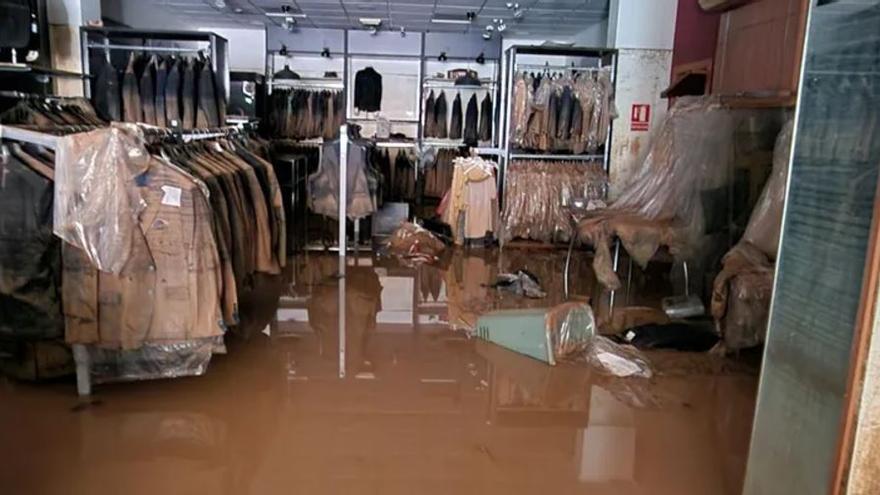 “El agua se llevó todos los trajes y 60 años de trabajo, ilusiones y recuerdos, pero volveremos a abrir”