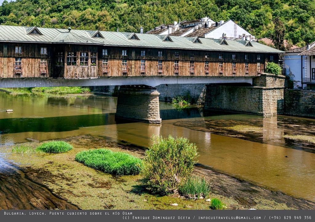 Puente cubierto sobre el río Osam en Lovech.