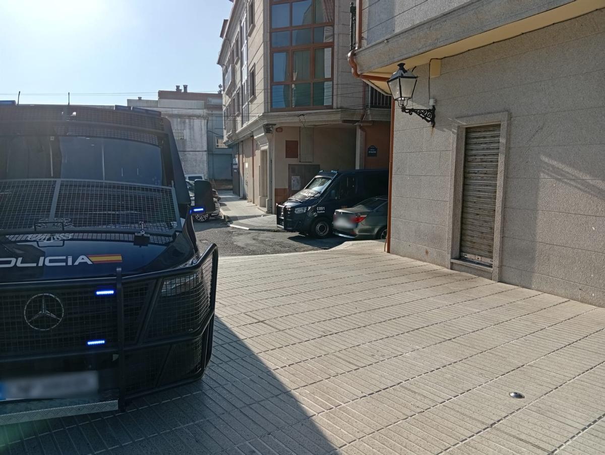 Registro en Vilanova dentro de un nuevo operativo contra el narcotráfico en Arousa. Registro en Vilanova dentro de un nuevo operativo contra el narcotráfico en Arousa.
