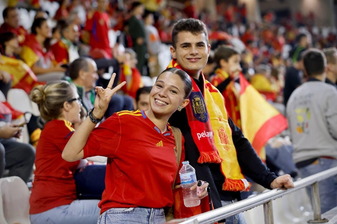 El apoyo de la afición cordobesa a la selección española, en imágenes