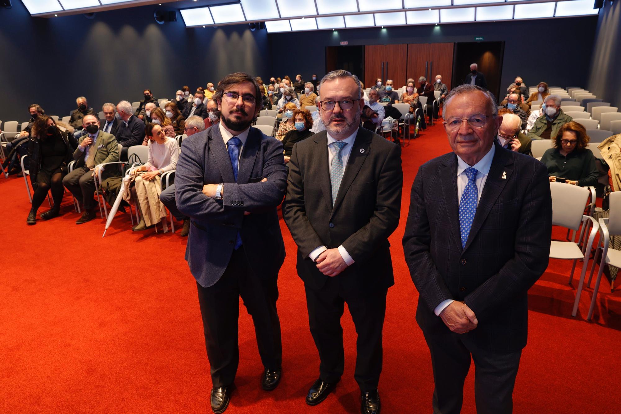 EN IMÁGENES: "Oviedo, como origen del Camino” en el club Prensa Asturiana