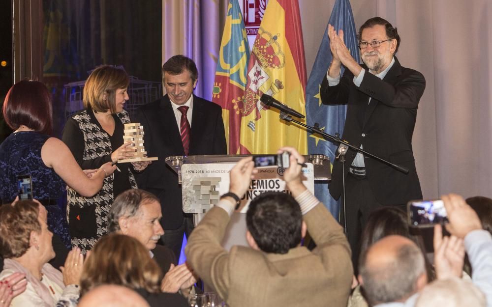 El PP agasaja a «su presidente» Rajoy por defender a «todos los españoles».