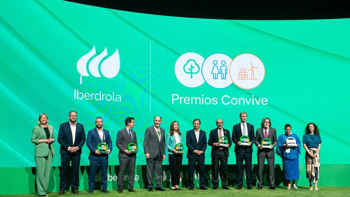 Foto de familia de los premios Convive.