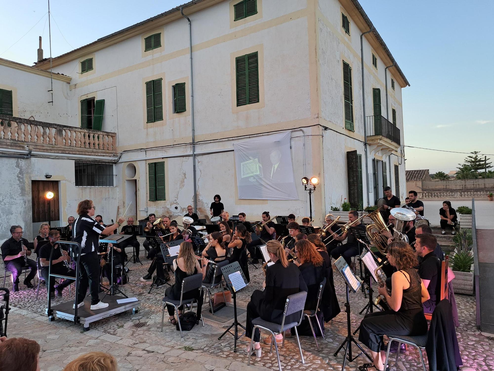 FOTOS | Así ha sido el homenaje de la Banda de Música de Montuïri a Pere Miralles 'Malherba'