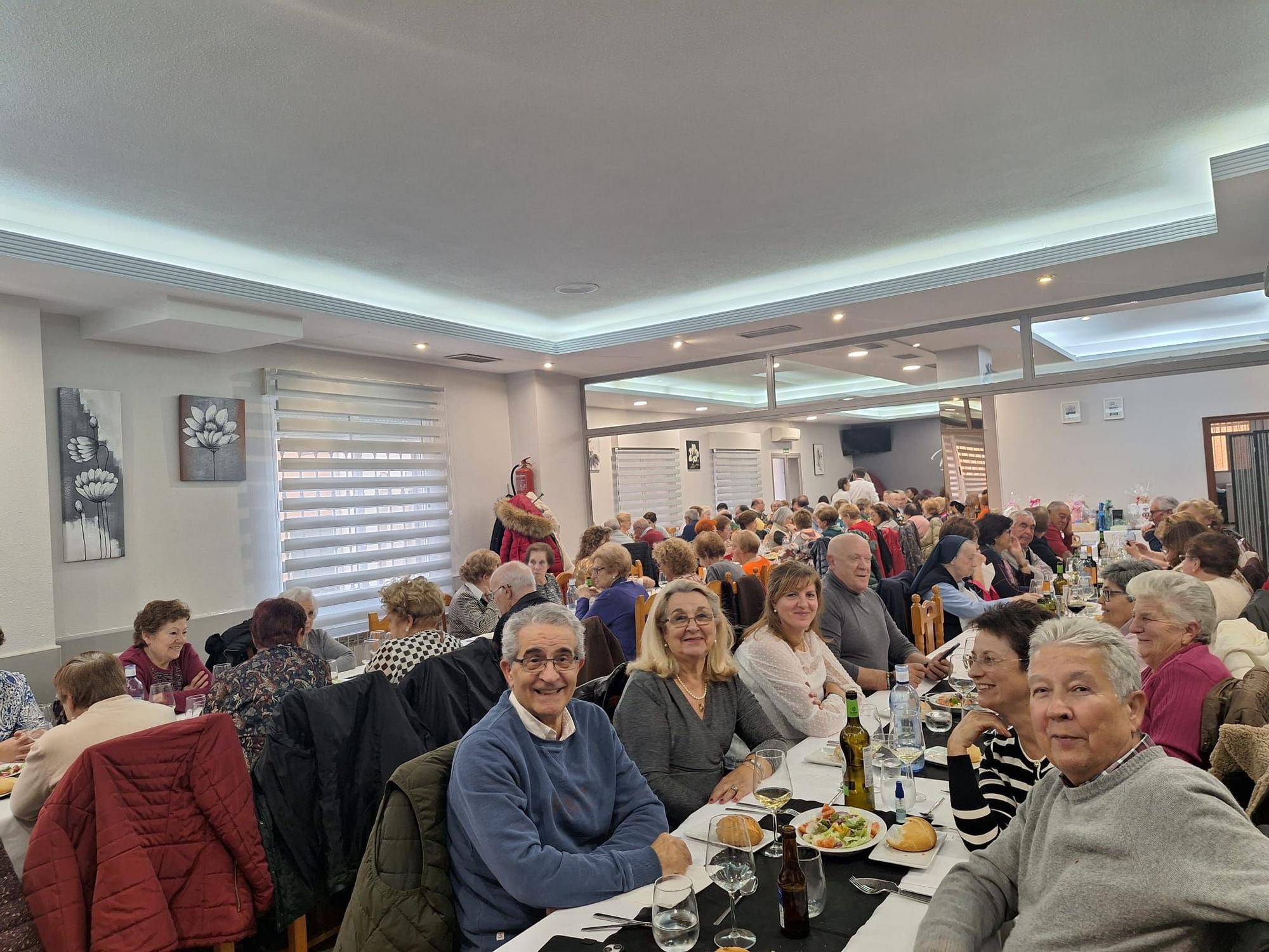 GALERÍA | Multitudinaria comida navideña en Fuentesaúco