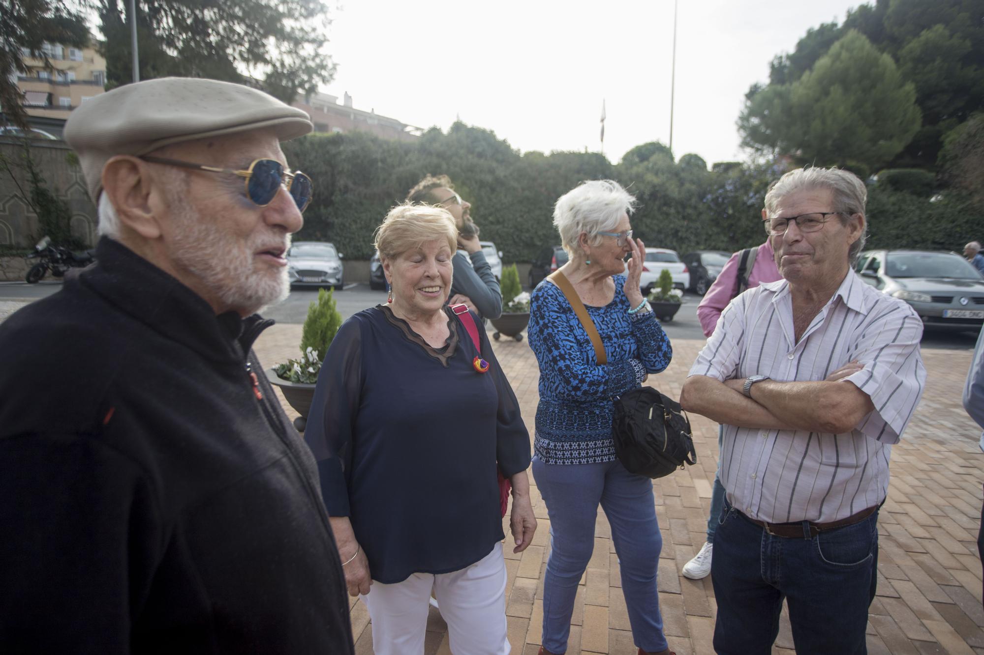 Paterna erige una escultura al enterrador que ayudó a identificar a cientos de fusilados por el franquismo, Leoncio Badía