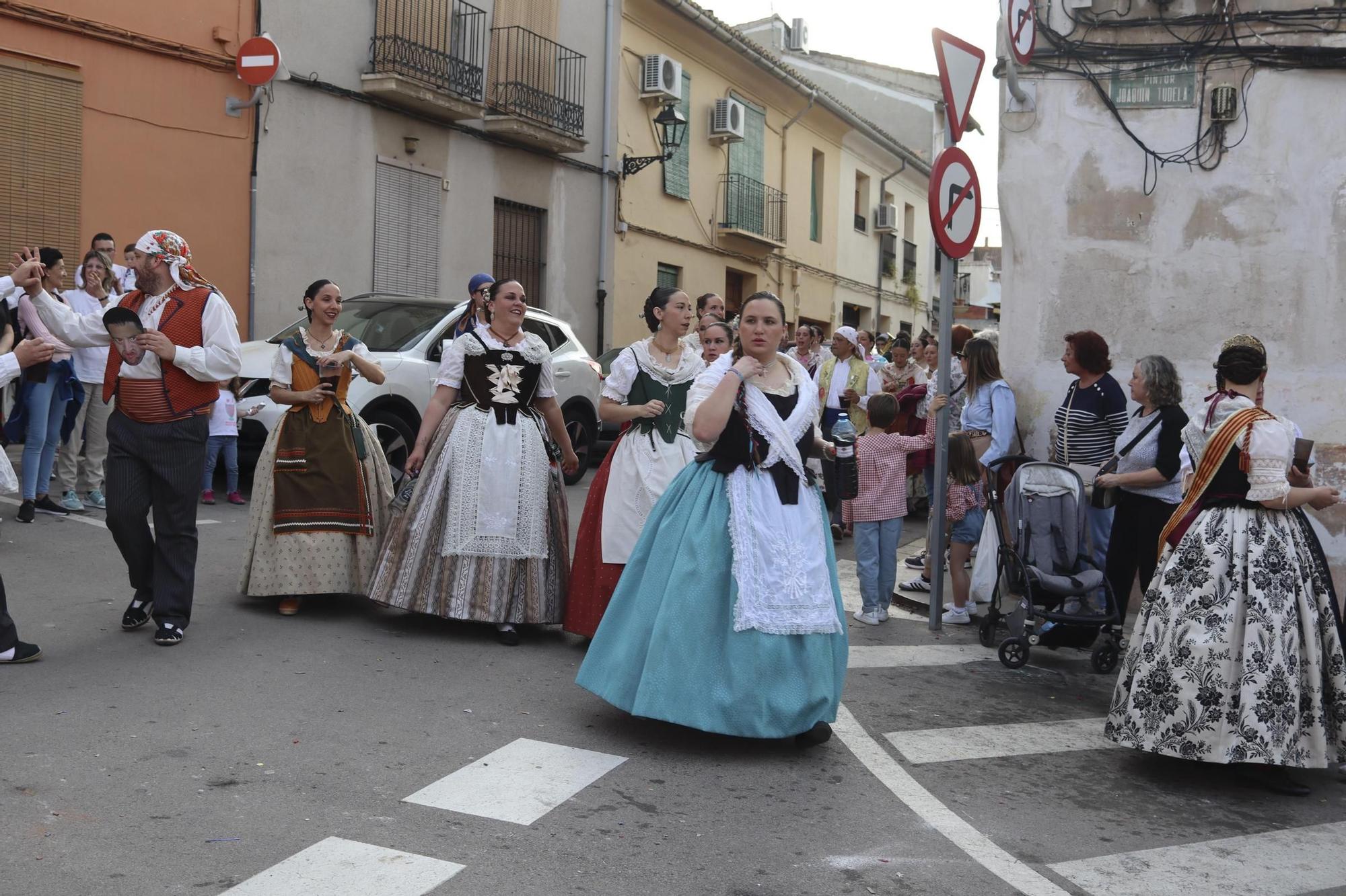 La tradicional visita a las fallas de Xàtiva en imágenes