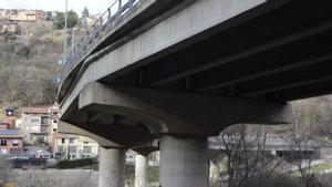 El actual viaducto de la C-16 que pasa por el núcleo de Cercs.