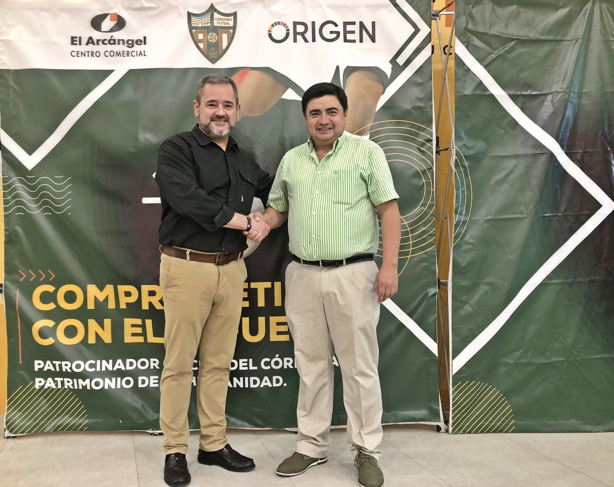 Renovación del convenio del Córdoba Futsal con el Centro Comercial El Arcángel.