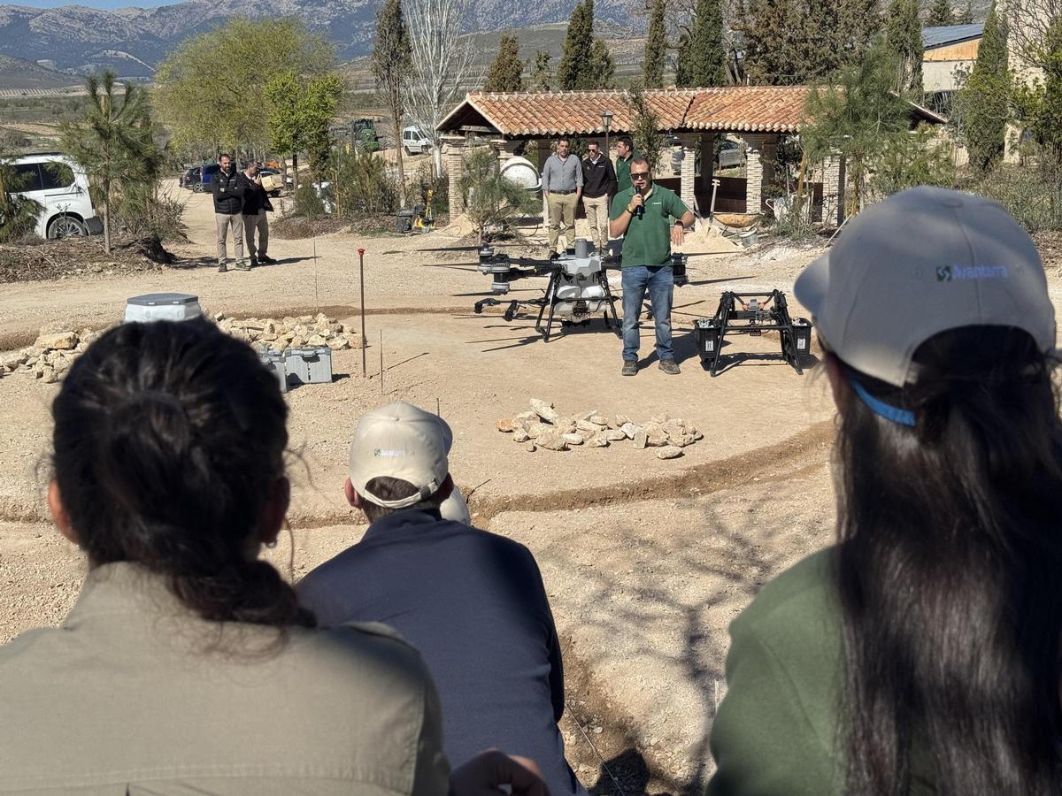 La pulverización de cultivos centraron una jornada que mostró el avance de los drones en el campo español