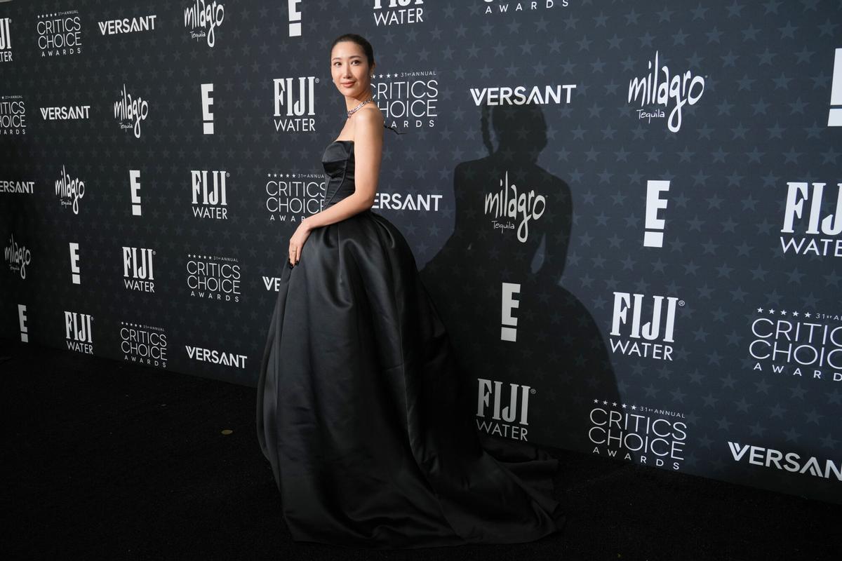 EJAE llega a la 31ª edición de los Critics Choice Awards el domingo 4 de enero de 2026 en The Barker Hanger en Santa Mónica, California (Foto de Jordan Strauss/Invision/AP). USO EDITORIAL SÓLO/SÓLO ITALIA Y ESPAÑA