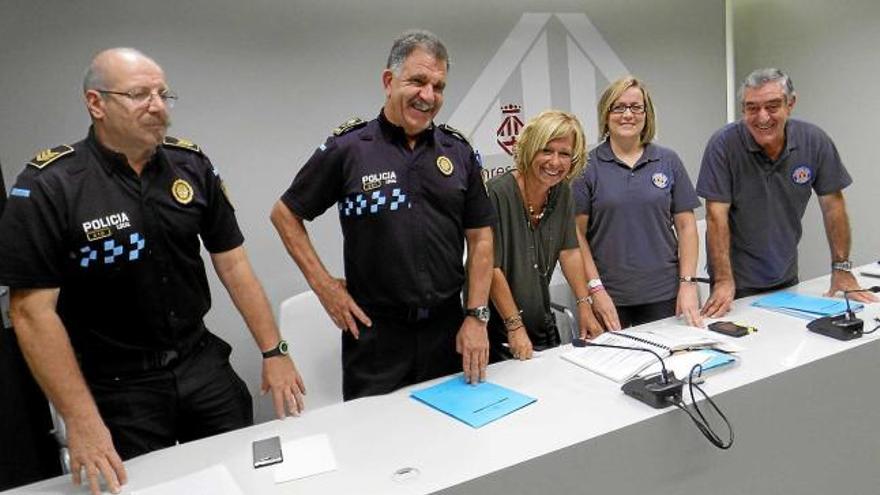 Martínez i Mora, de la Policia Local, la regidora Olga Sánchez, Cambray i Sánchez, de Protecció Civil