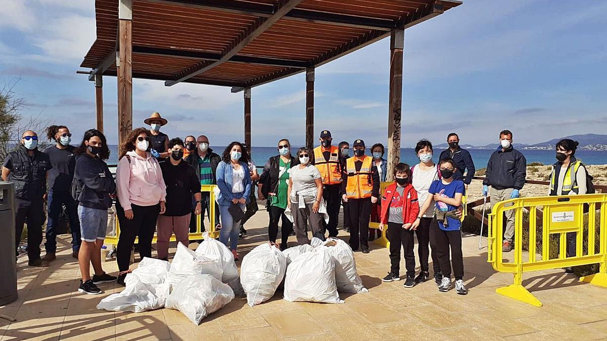 La segunda jornada de ‘Basuraleza’ tuvo lugar ayer en es Carnatge. | AJUNTAMENT