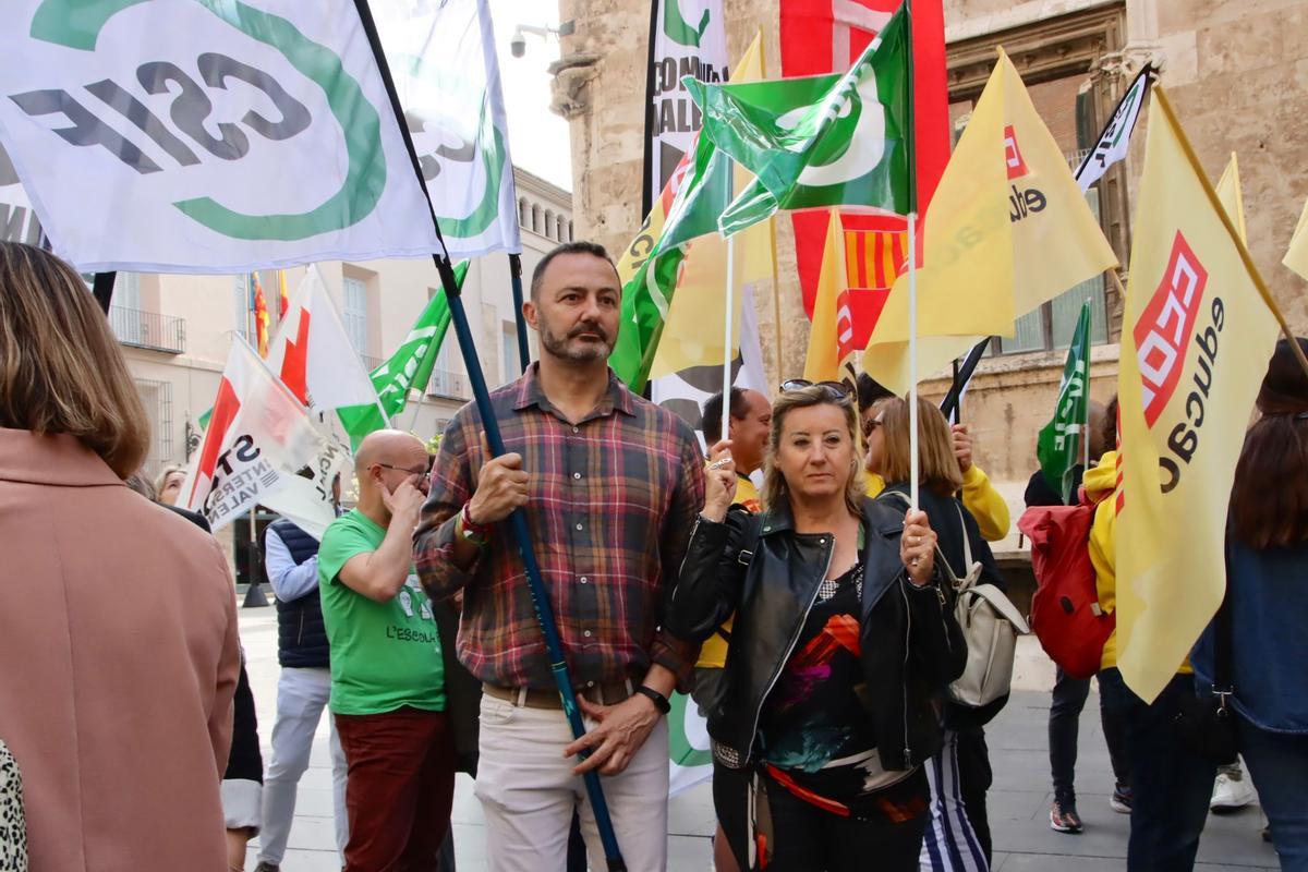 Los sindicatos de profesores apuntan directamente a Pérez Llorca: "Queremos negociar" Los sindicatos de profesores apuntan directamente a Pérez Llorca: "Queremos negociar"