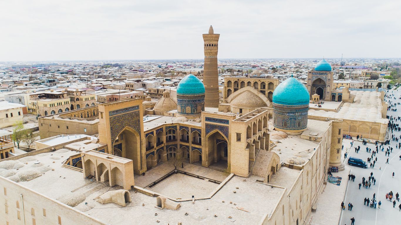 El maravilloso interior de la mezquita de Kalon Bukhara, Uzbekistán.