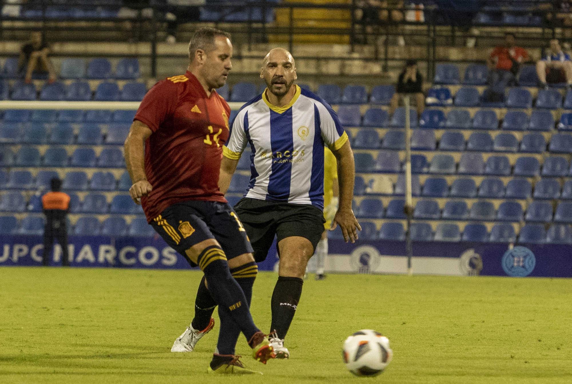 Leyendas del Hércules frente a leyendas de la Selección Española: Las imágenes del partido del Centenario