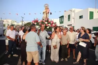 Procesión terrestre de la Virgen del Carmen en Playa Blanca (Yaiza), en Lanzarote