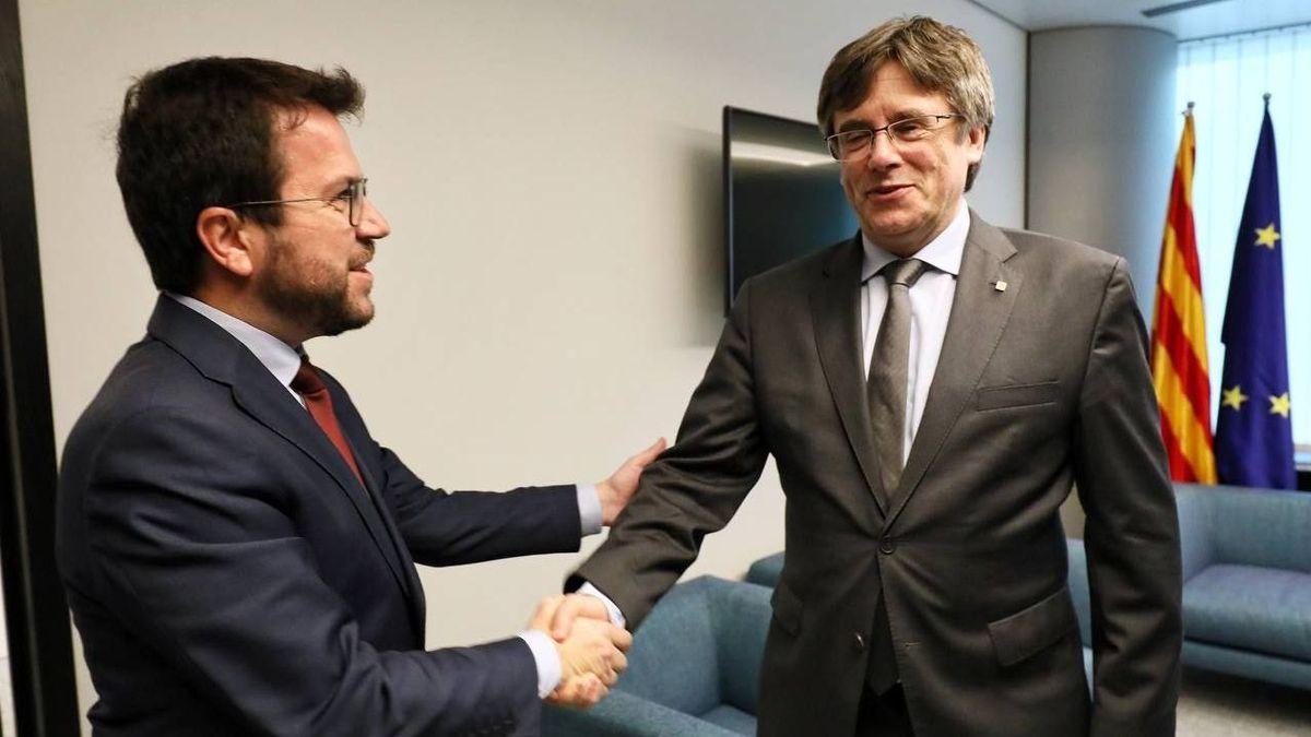 El ’president’ de la Generalitat, Pere Aragonès, y el ’expresident’ Carles Puigdemont, ayer en Bruselas.