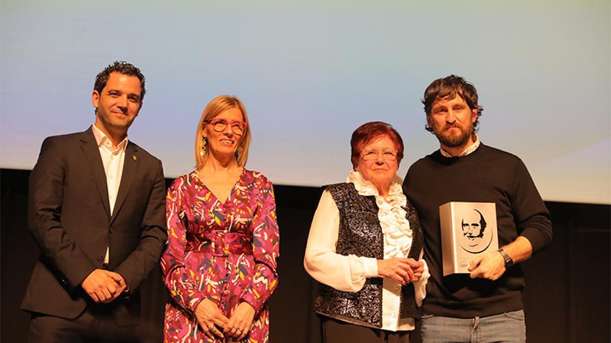 Sagredo y la familia de Antonio Ferrandis entrrega a Raúl Arévalo su Premio Especial IX Festival de Paterna.