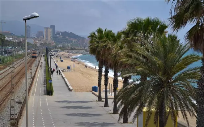 Las playas de Montgat y Badalona pierden entre seis y diez metros de ancho anuales