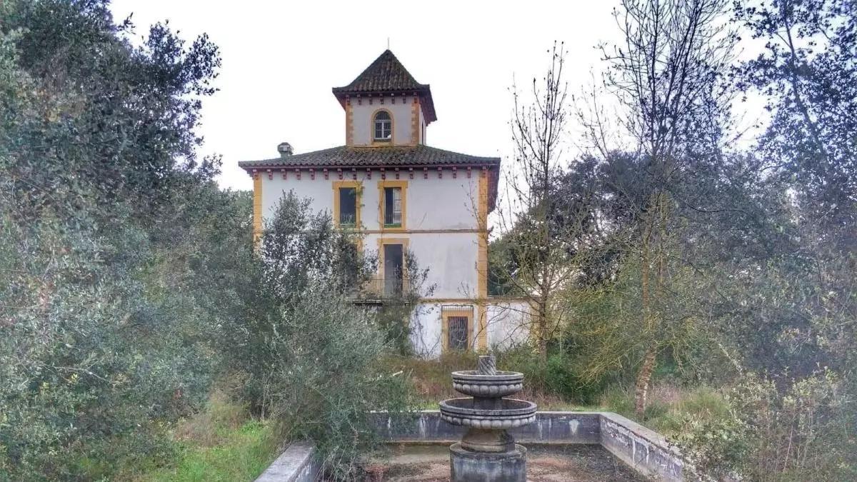 La casa donde murió la mítica bailarina Àurea de Sarrà sale a la venta por 850.000 euros: un tesoro en decadencia